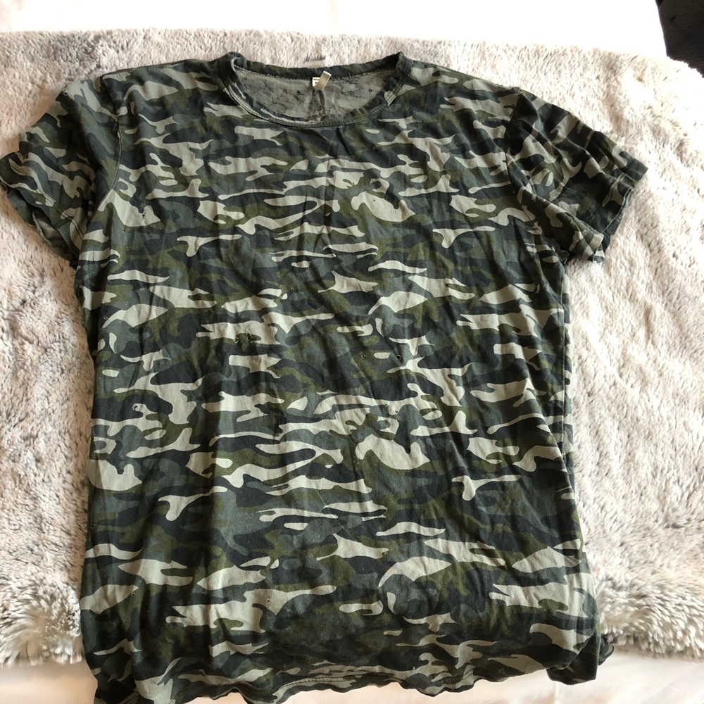 LF Emma & Sam Camo distressed tee
